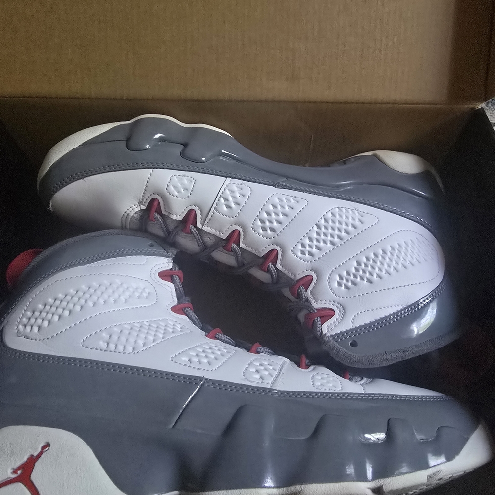 Jordan 9 Retro Fire Red (Used Like New)